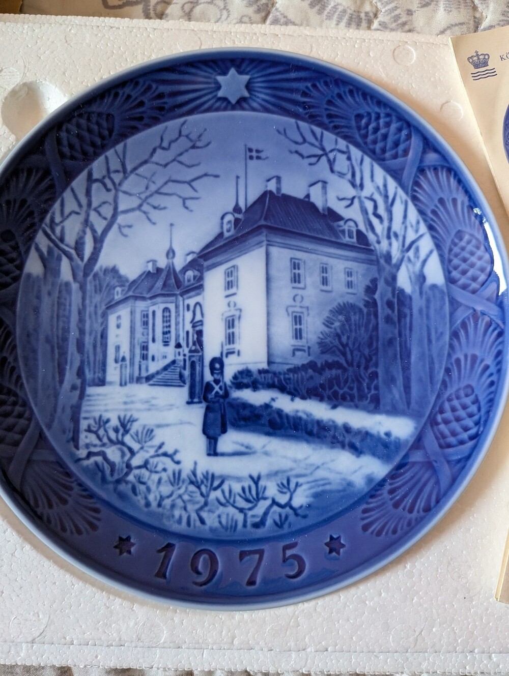 Blue 1975 Decorative Collector Plate with Manor Scene